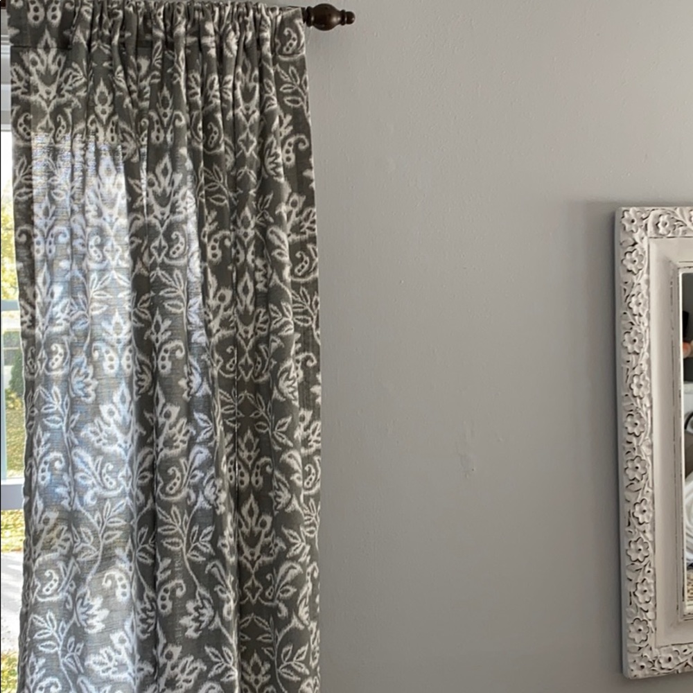 New. 2 Shabby chic like curtain panels. Floral.